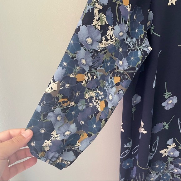 Mia + Tess Lightweight Blue Floral Dress Size Medium - Picture 5 of 8